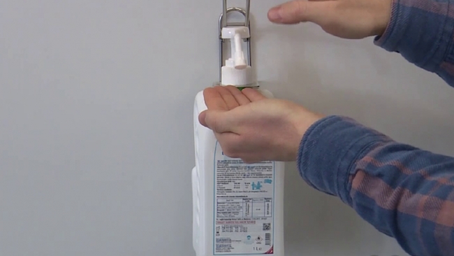 Yüzüne dezenfektan uyguladı, 14 gün hastanede kaldı